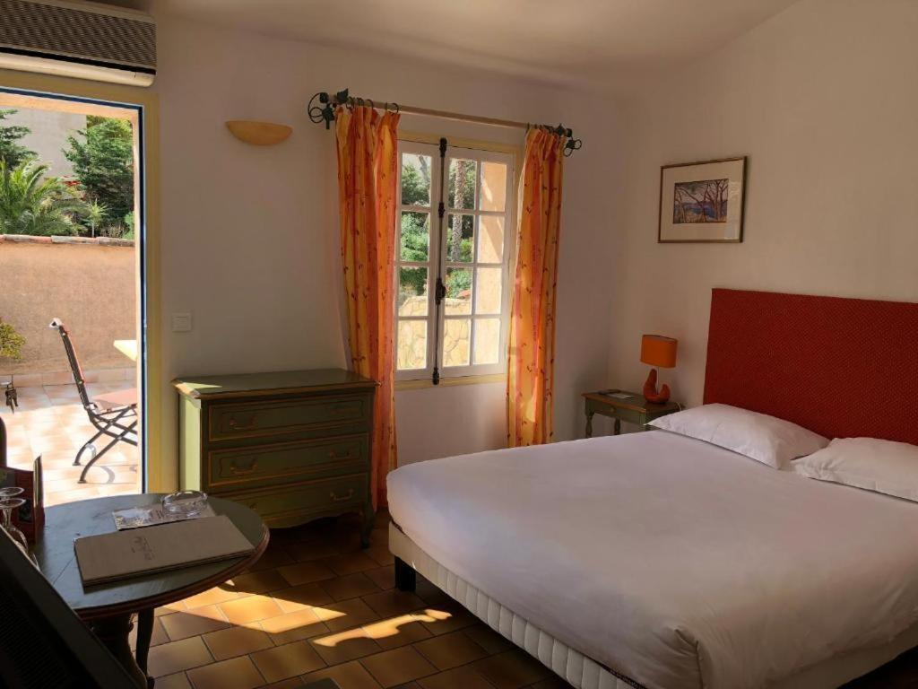 โฮเทล จาส เนิฟ Hotel แซ็งต์-แมกซีม ห้อง รูปภาพ