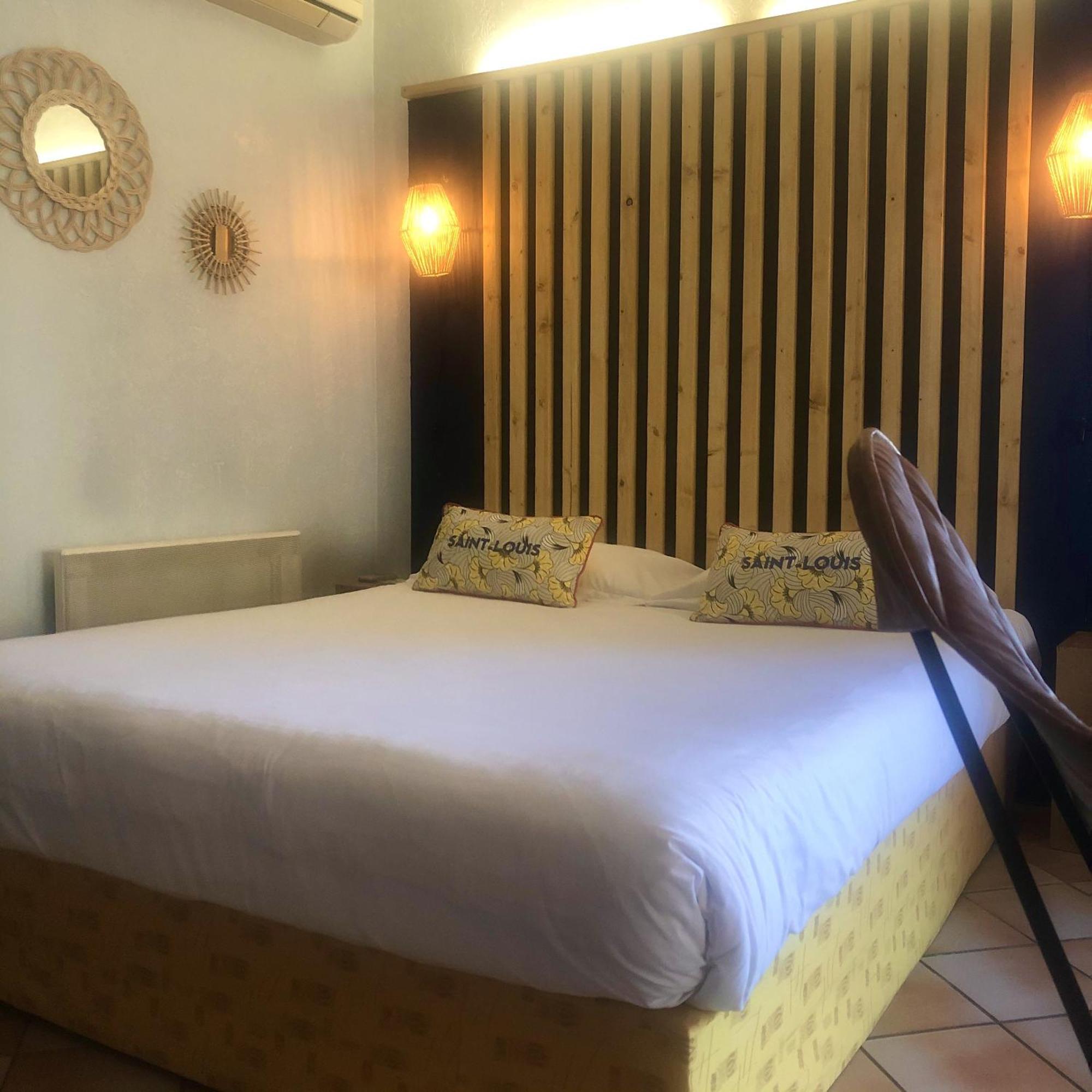 โฮเทล จาส เนิฟ Hotel แซ็งต์-แมกซีม ห้อง รูปภาพ